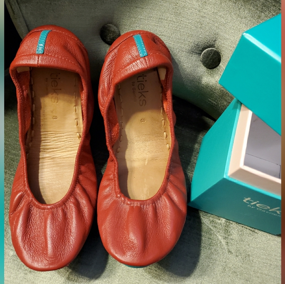 Tieks Cardinal Red Size 8, GUC